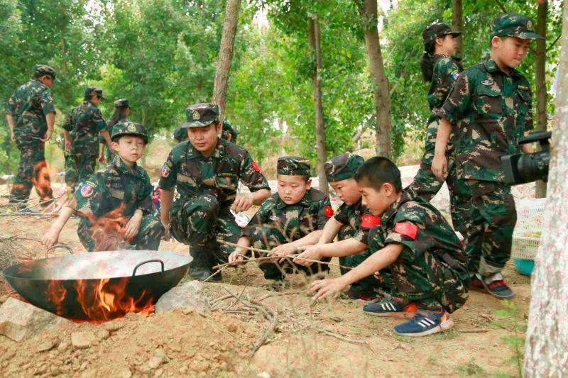 AG-东亚球队展现团结力量，共赴战场(东亚球队展现团结力量,共赴战场英文)