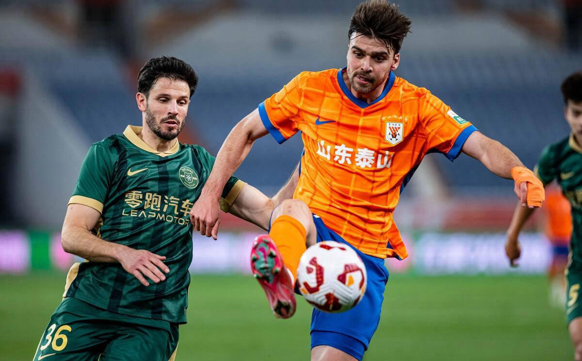 AG官方-外援球员在亚洲足球联赛中展现出色